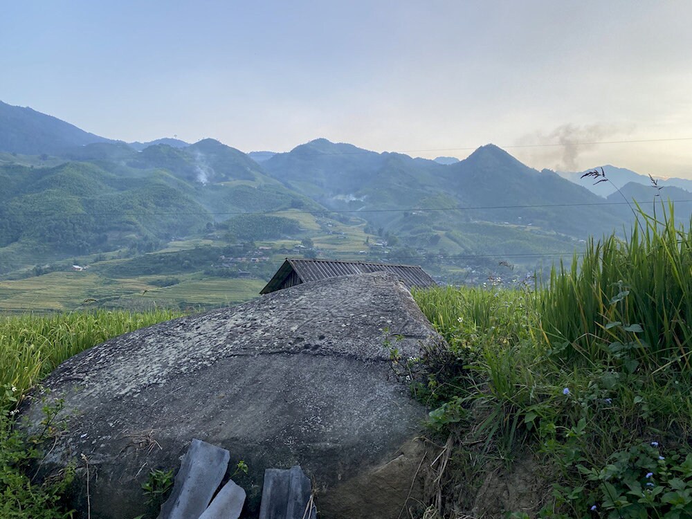 The uneven arrangement of the stones further highlights the mystery of this place, attracting the attention of visitors